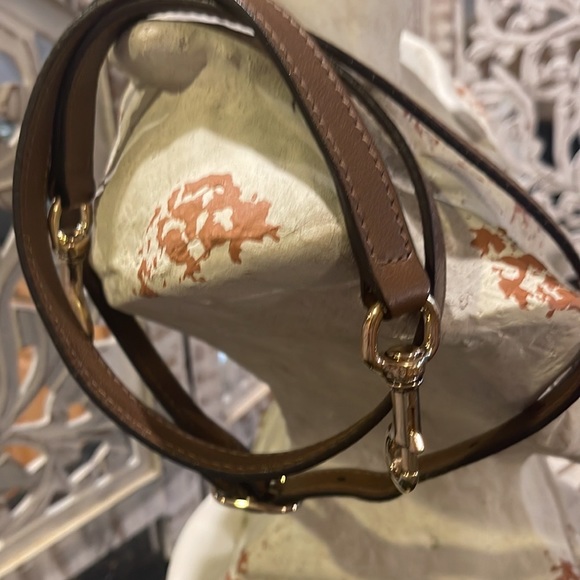 Luxury GUCCI BIEGE LEATHER TRIM WITH GG CANVAS THROUGHOUT IN EXCELLENT CONDITION - Picture 10 of 13